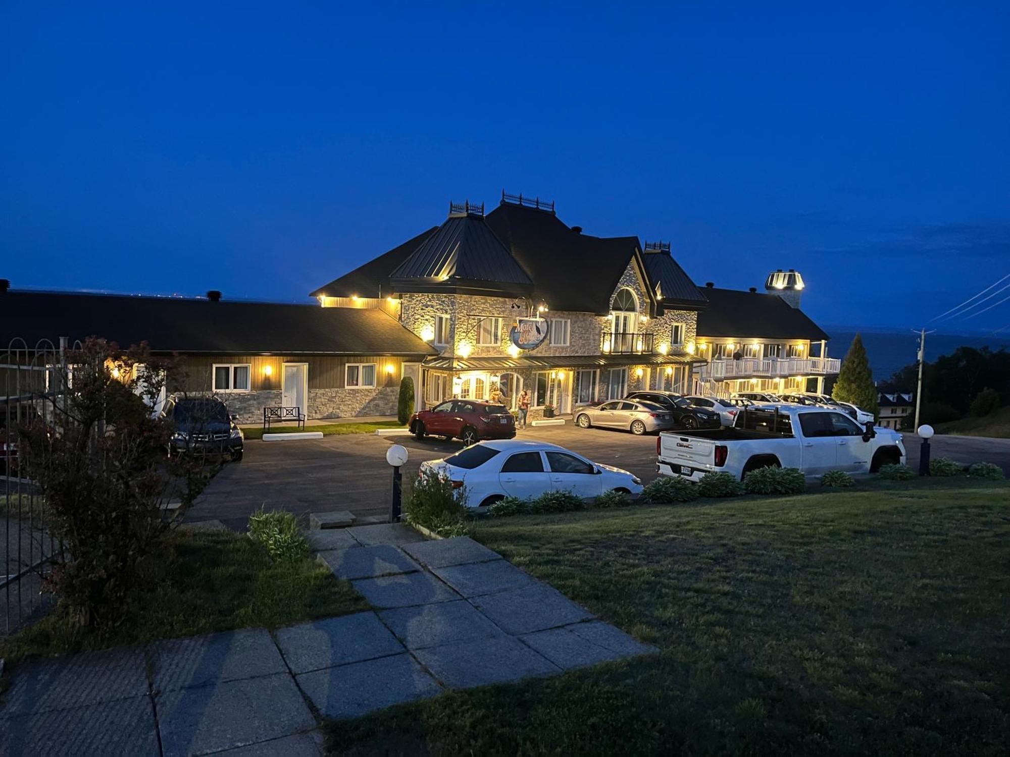 Saint-Siméon Motel Vue Belvedere מראה חיצוני תמונה
