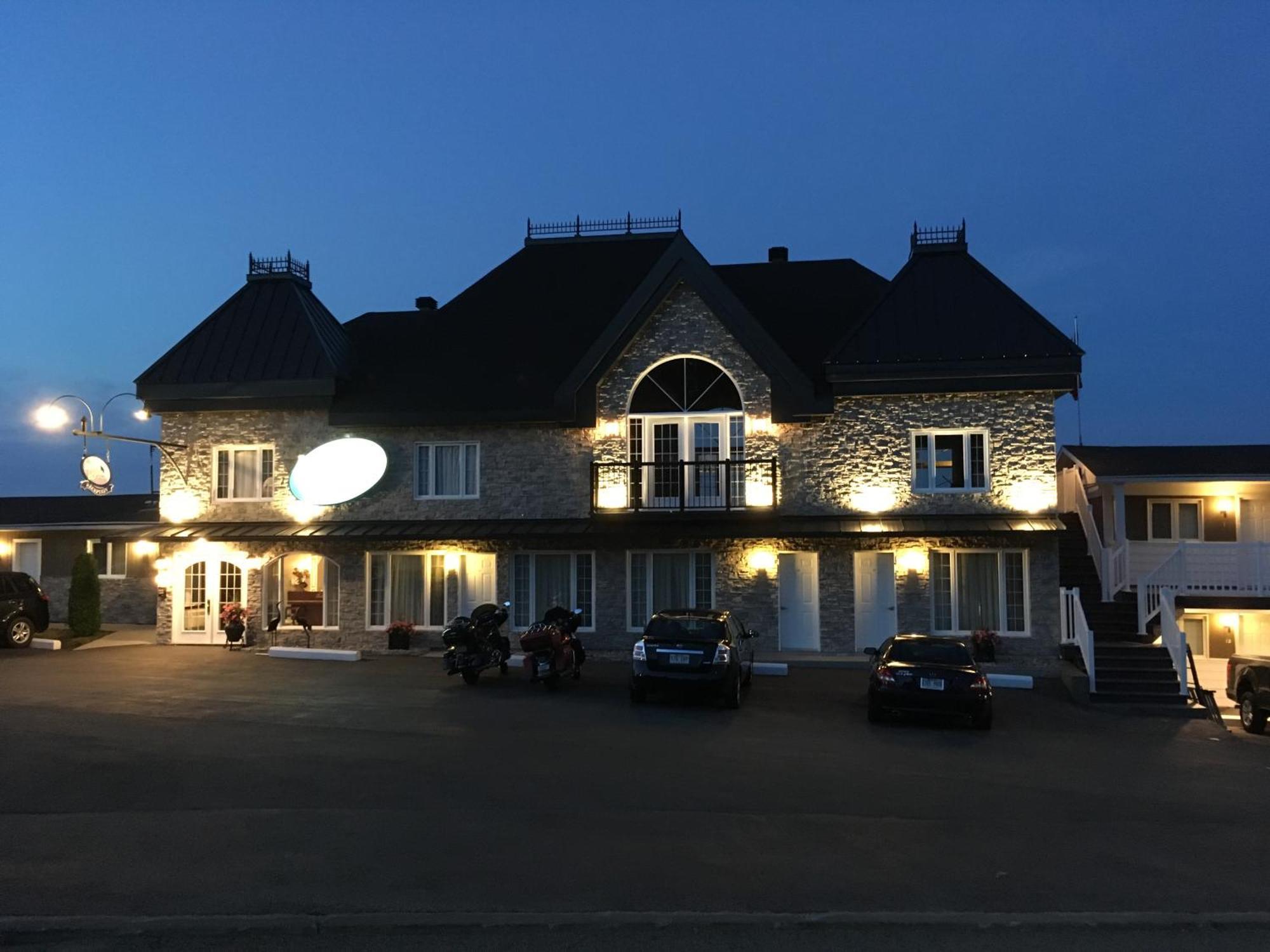 Saint-Siméon Motel Vue Belvedere מראה חיצוני תמונה